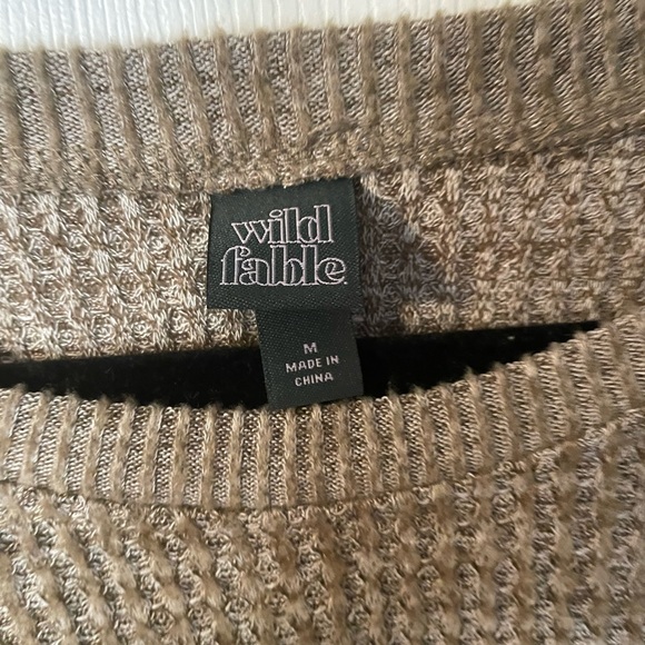 Cute wild fable long sleeve - Picture 2 of 2